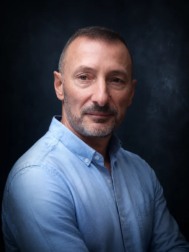 Retrato del autor Xavier Cruzado